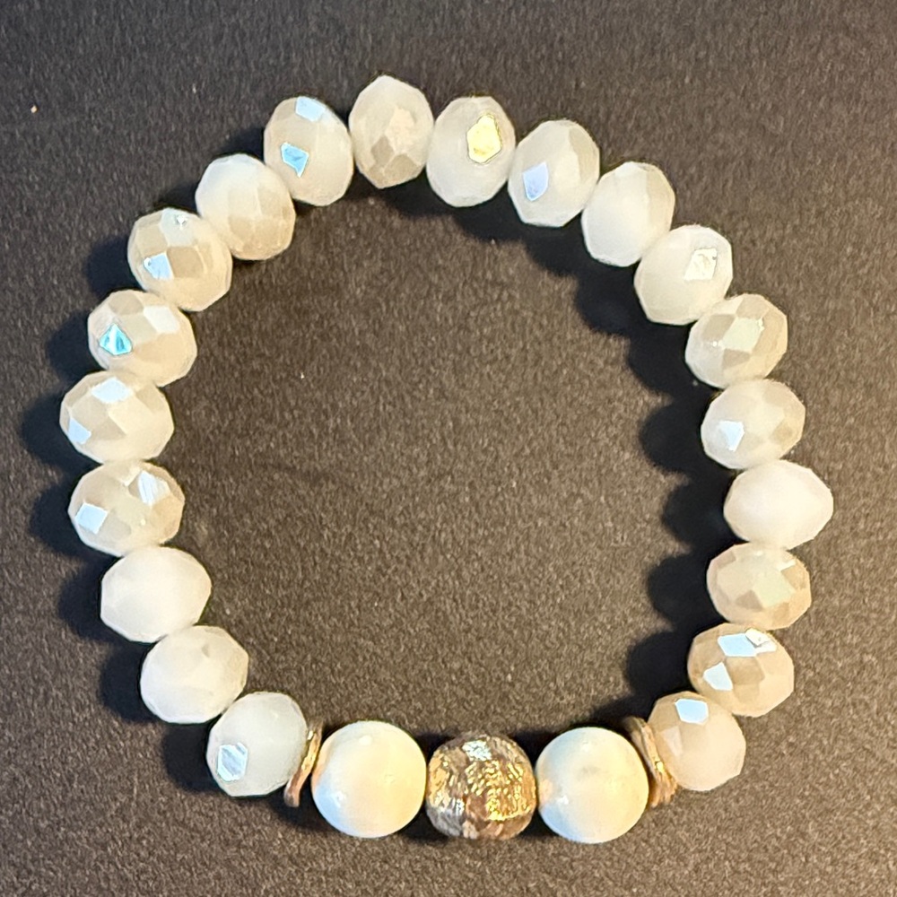 Susan Graver stretch bracelet faceted milky white beads gold accents EUC